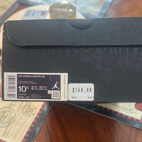 Red and Black Sneakers (USED VNDS) AIR JORDAN RETRO 4 - Picture 10 of 10